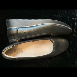 NATURALIZER  black slip on leather flats size 9